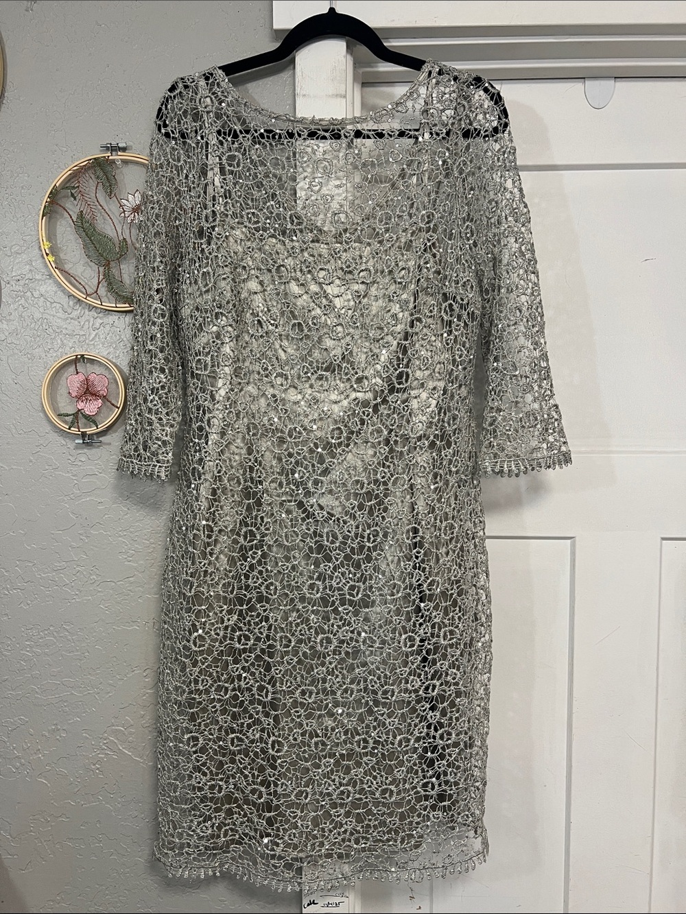 CACHET VINTAGE LACE EMBROIDERED 3/4 SLEEVE SILVER LACE DRESS WITH SEQUINS